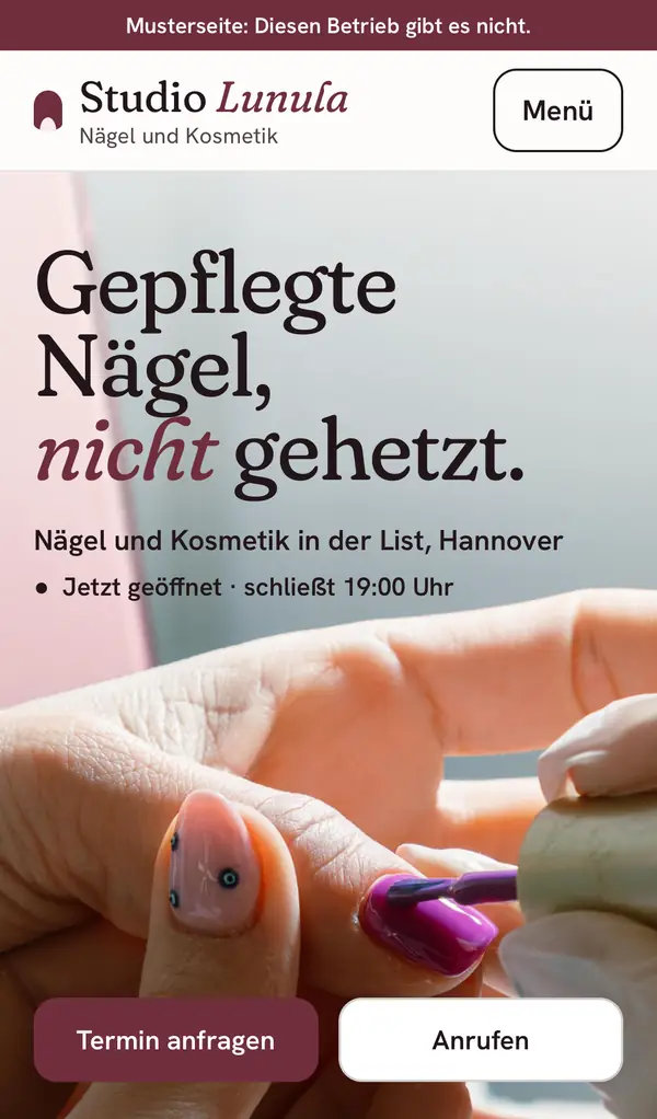 Erster Bildschirm der Musterseite Studio Lunula am Handy